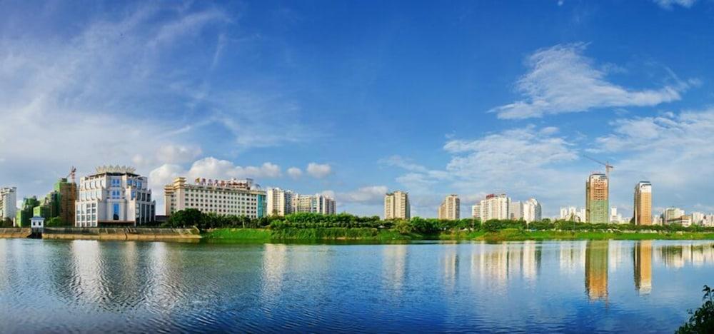 Conifer Garden Hotel Haikou  Exterior photo